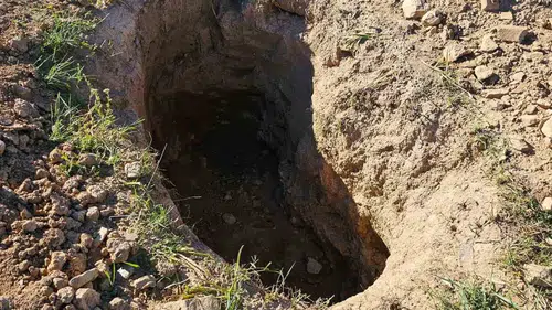 Muş Hasköy dağlarında tarihi mezarlara defineci saldırısı