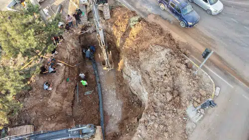 Kızıltepe’de 14 mahalleyi besleyen eski su hatları yenilenerek modernleştirildi