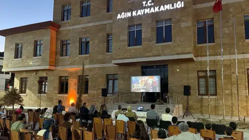 Elazığ Ağın halkı açık havada Yeşilçam filmiyle nostalji yaşadı