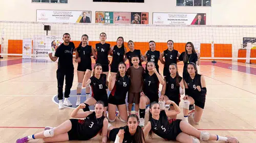 Elazığlı genç voleybolcular grup lideri olarak yarı finale yükseldi
