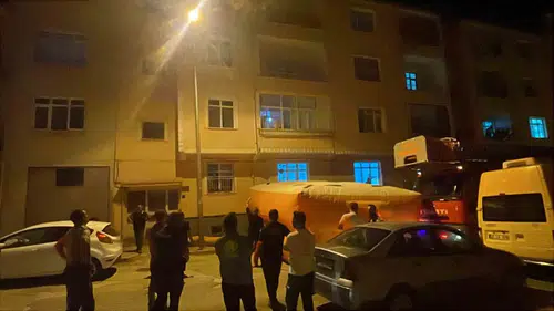 Elazığda balkondan atlamak isteyen kişi polis ekiplerinin çabasıyla kurtarıldı