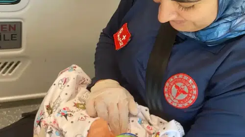 Silopi kırsalından gelen doğum çağrısı ambulansta mutlu sonla bitti