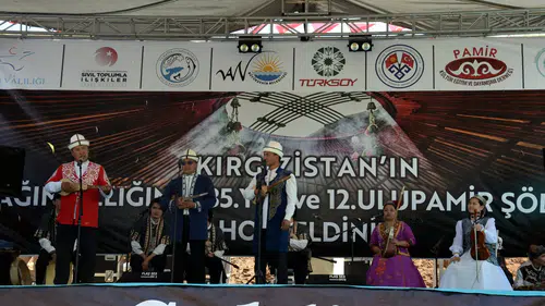 Van Erciş te Kırgız Türklerinin buluştuğu renkli şölen gerçekleşti