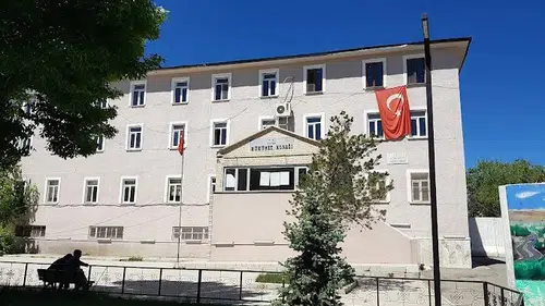 Tutak Hükümet Konağı yarım asırlık hizmetin ardından yıkılıyor