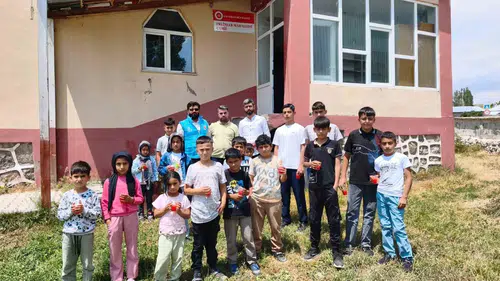 Çaldıranlı çocuklar yaz kurslarında futbol ve satranç heyecanı yaşıyor