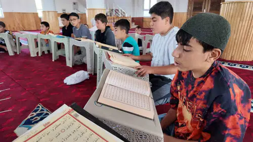 Van Erciş camilerinde çocuk sesleri yükselmeye başladı