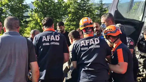 Elazığ yolunda tır kazası sonucu bir sürücü araçta mahsur kaldı