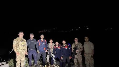 Şırnak Ballıkaya bölgesinde mahsur kalan mühendisleri askeri helikopter kurtardı