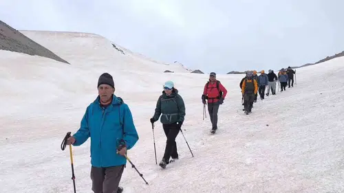 Süphan Dağı zirvesinde Van Gölü için çevreci çağrı