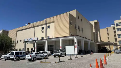 Siverek yolunda otomobil traktöre çarptı