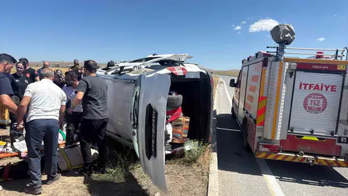 Van Tuşba'da İki Aracın Karıştığı Kazada Sekiz Kişi Yaralandı