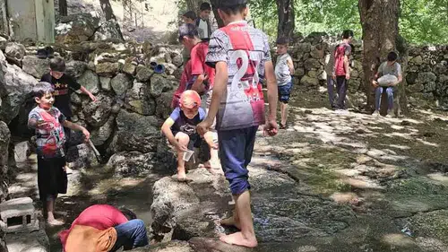 Silvanlı gençler köydeki atıl alanı temizleyerek sosyal yaşam alanı kurdu