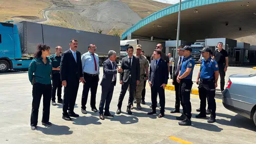 Yüksekova Kaymakamı Volkan Hülür Esendere Gümrük Kapısında Denetim Yaptı