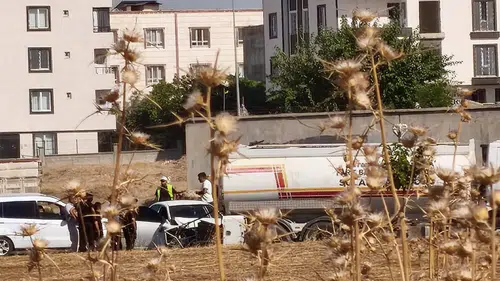 Batman Ek Sanayi Sitesi önünde tır ve otomobil çarpıştı