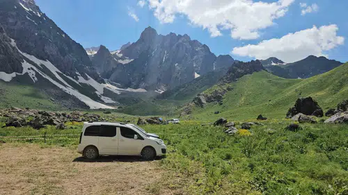Hakkari’nin saklı doğası Cennet Cehennem Vadisi ziyaretçi akınına uğradı