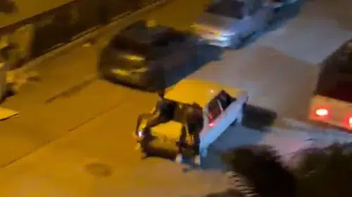 Bagajda yolculuk eden genç, frenle yola savruldu