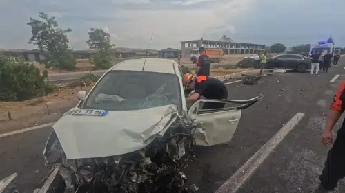 Elazığ-Malatya karayolunda otomobiller çarpıştı, 2 kişi yaralandı