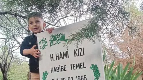 Otomobilde sıcak nedeniyle hayatını kaybeden 4 yaşındaki Muhammed son yolculuğuna uğurlandı