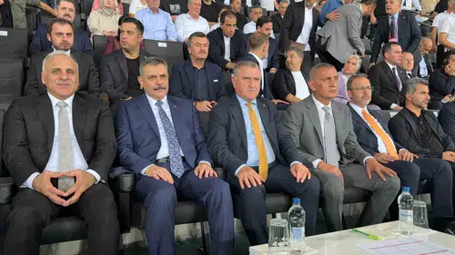 Amedspor ve Erzurumspor karşılaşmasına devletin zirvesinden yoğun ilgi gösterildi