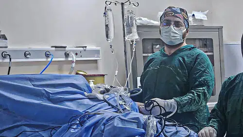 Patnos Devlet Hastanesi dirsek ağrısı çeken hastaya şifa oldu