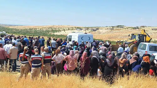 Şanlıurfa'daki feci trafik kazasında yaşamını yitiren üç kuzen son yolculuğuna uğurlandı