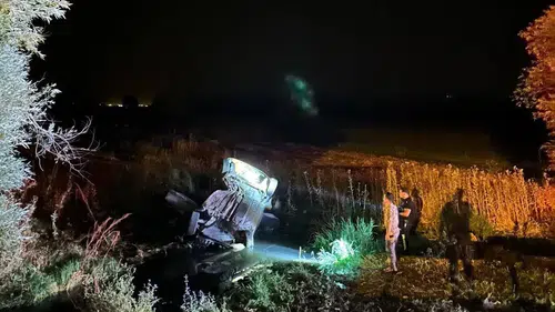 Bitlis Güroymak yolunda kontrolden çıkan araç kanala düştü