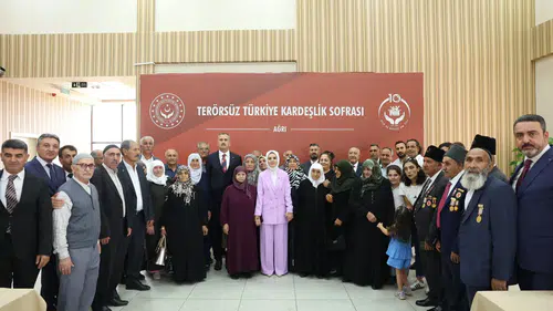 Bakan Göktaş şehit yakınları ve gazilerle Ağrı’da bir araya geldi