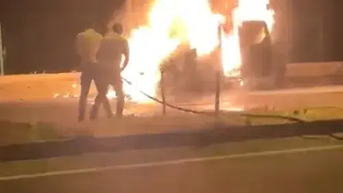 Bingöl yolunda seyir halindeki hafif ticari araç küle döndü