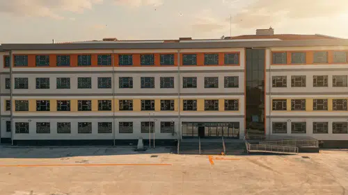 Diyarbakır’da eğitim seferberliği: Bağlar’da iki dev okul kapılarını açmaya hazırlanıyor