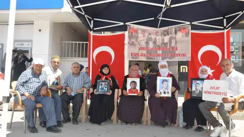 Muşta ailelerden çocuklarına yasa sonrası eve dönün çağrısı