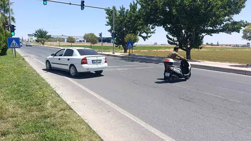 Şanlıurfa yolunda otomobil ile motosikletin karıştığı kazada bir kişi yaralandı