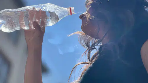 Şanlıurfa sıcağında böbreklerinizi korumak için su tüketimini artırın