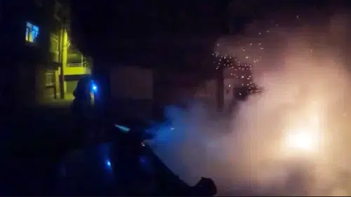 Diyarbakır'da gece saatlerinde otomobil yangını paniğe neden oldu?