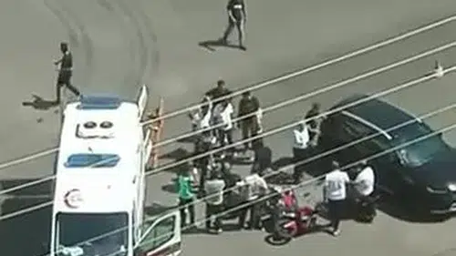 Kayapınar'da motosiklet ve otomobil çarpıştı, sürücü yaralandı