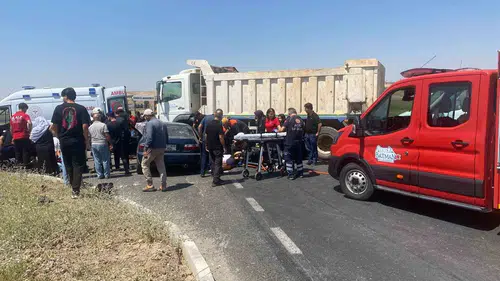 Batman Diyarbakır yolunda iki araç çarpıştı ve 4 kişi yaralandı