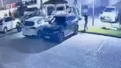 Elazığ’da siteye giren şüpheliler park halindeki otomobile zarar verdi