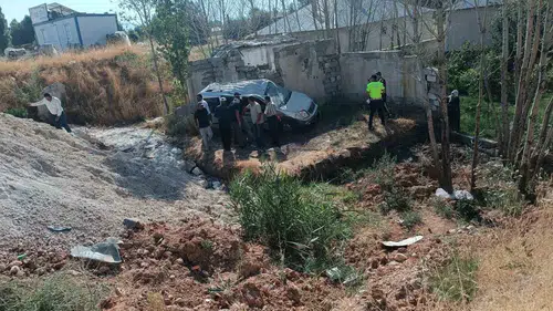 Van Erciş yolunda kamyonet devrildi