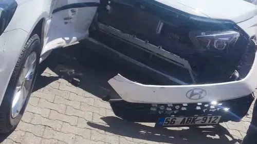 Siirt Kooperatif Mahallesi yolunda iki araç çarpıştı