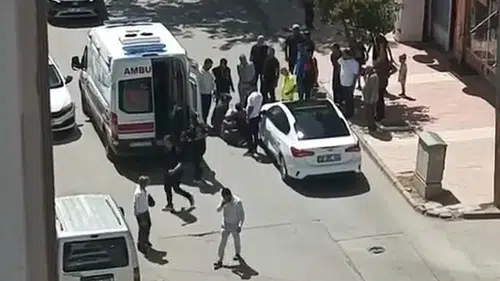Elazığ merkezde yolun karşısına geçmeye çalışan kadın otomobil çarpmasıyla yaralandı
