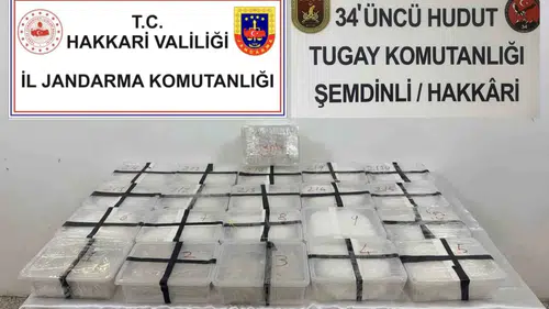 Hakkari'de jandarma operasyonunda 16 kilo metamfetamin ele geçirildi