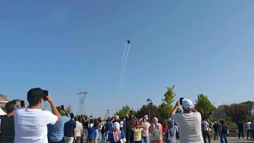 SOLOTÜRK'ün Ahlat gösterisi binlerce kişiyi heyecanlandırdı