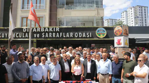 Diyarbakırda kuyumcu esnafından silahlı saldırıya karşı kepenk kapatma eylemi