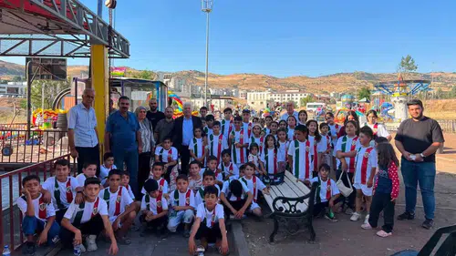 Çermik Belediye Başkanı Kur-an kursu öğrencilerini Amedspor formasıyla sevindirdi