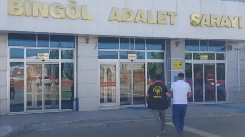 Bingöl emniyeti aranan hırsızlık şüphelisini yakalayarak cezaevine gönderdi