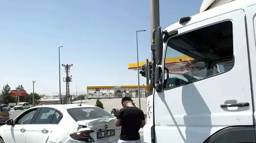Siirt Kurtalan yolunda tır ve otomobilin karıştığı kaza ucuz atlatıldı