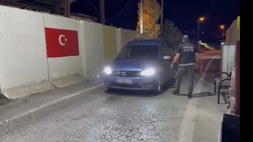 Stepneye gizlenmiş 6,5 kilo skunk, Tatvan'da yakayı ele verdi