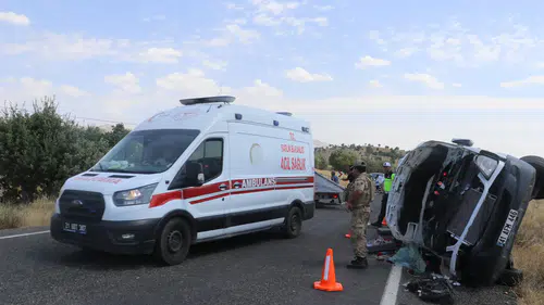 Diyarbakır Lice yolunda minibüs kazası sonucu 3 kişi hayatını kaybetti