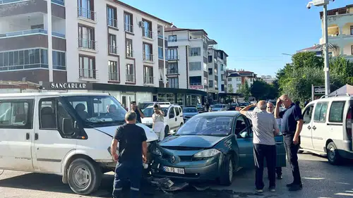 Elazığda trafik kazasından kaçarken motosikletin çarptığı kadın yaralandı