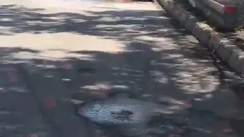 Muş sokaklarında seyir halindeki motosiklet aniden yanmaya başladı