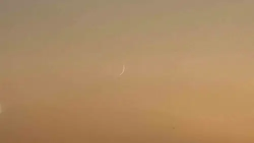 Van gökyüzünde oluşan hilal izleyenlere görsel bir şölen sundu